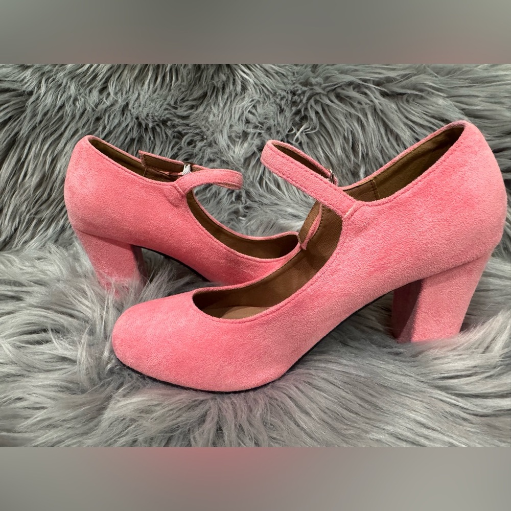 Ankle Strap Block Heel Round Toe Chunky High Heel in pink size 7.5
